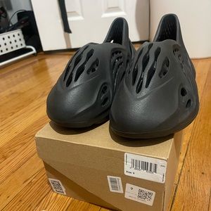 Yeezy Foam Runner “Onyx” worn once